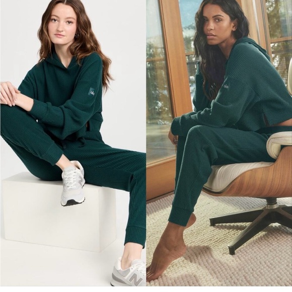 ALO Yoga Muse Midnight Green Jogger - Picture 5 of 5